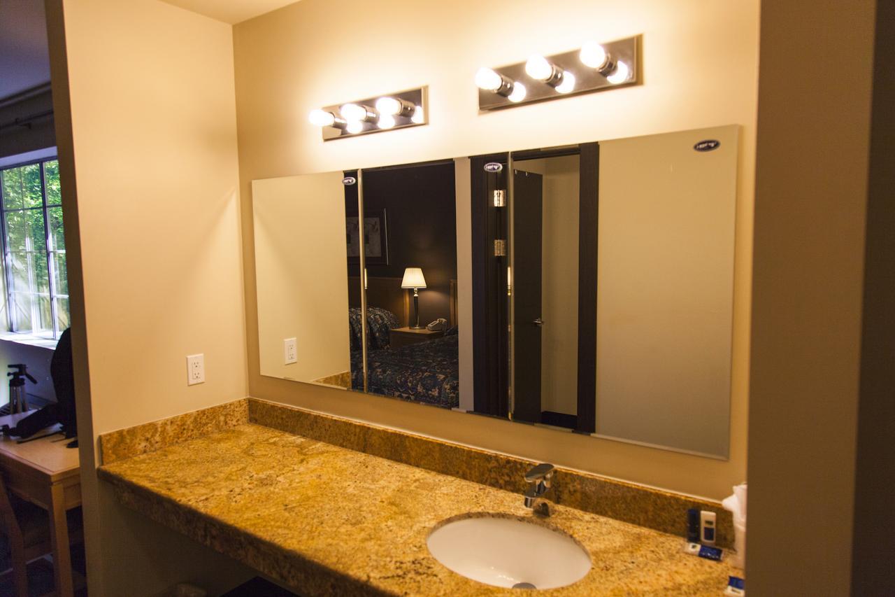 Best Lynnwood Inn Экстерьер фото