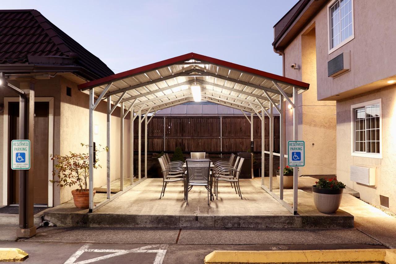 Best Lynnwood Inn Экстерьер фото