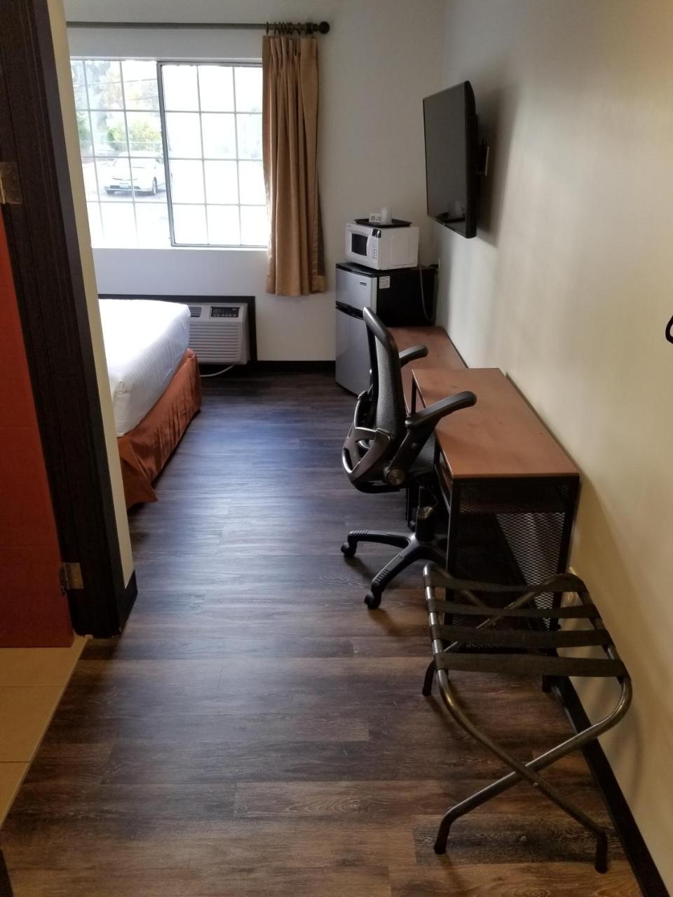 Best Lynnwood Inn Экстерьер фото